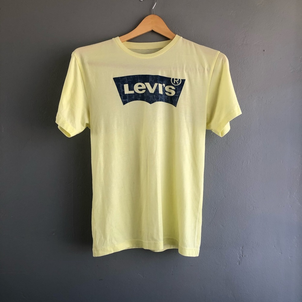 Yellow Levi tshirt